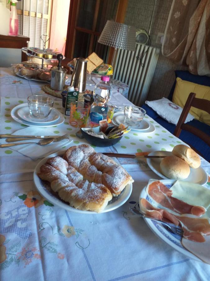 Bed & Breakfast La Rosa Rossa Cagli Buitenkant foto